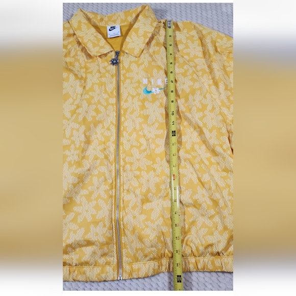 Nike Sportswear Windbreaker Jacket Women Sz XL Yellow Floral Full Zip Loose Fit - Picture 8 of 13